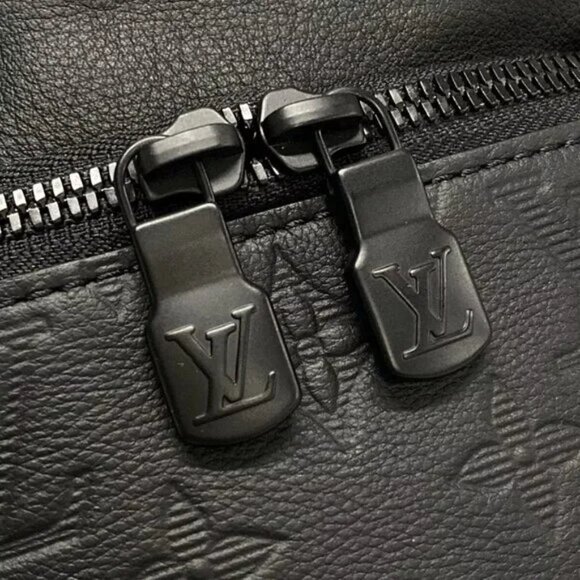 100% Auth LOUIS VUITTON Discovery Bum Bag PM Noir Monogram Shadow 1418-101224 - Picture 9 of 14